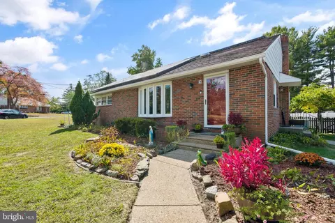 2 Sunset Dr, Voorhees, NJ 08043
