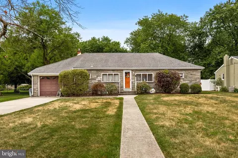 110 Florence Ave, Clementon, NJ 08021