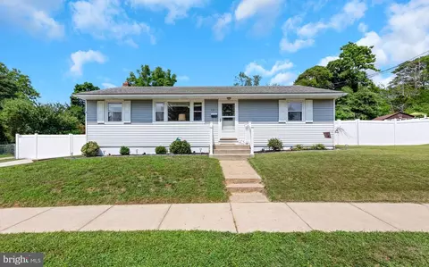 521 N Hildebrand Ave, Glendora, NJ 08029