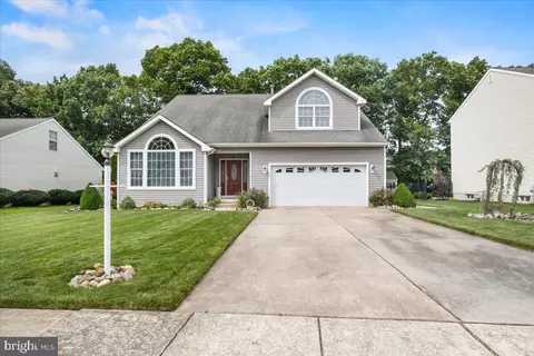 13 Hillside Ln, Berlin, NJ 08009
