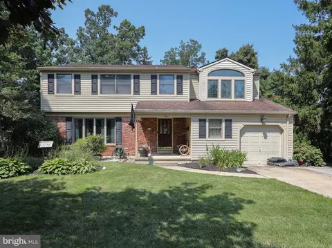 4 Evergreen Dr, Berlin, NJ 08009