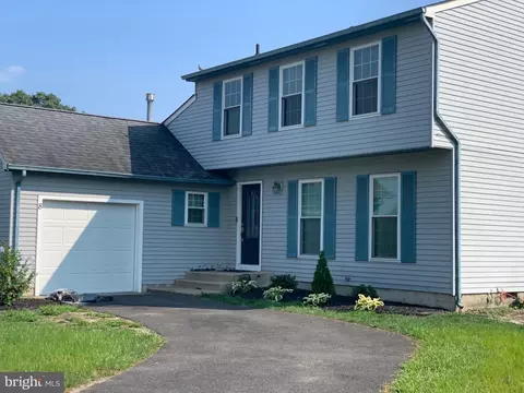 8 Hawthorne Rd, Sicklerville, NJ 08081