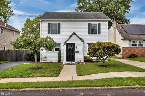 323 Huntington Ave, Glendora, NJ 08029