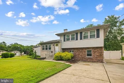 55 Enders Dr, Barrington, NJ 08007