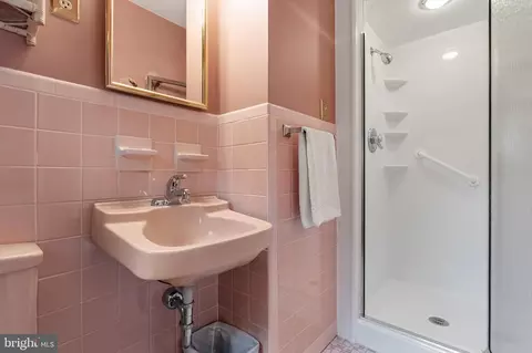 Bath - 6916 Collins Ave, Pennsauken, NJ 08109 photo 1 of 3