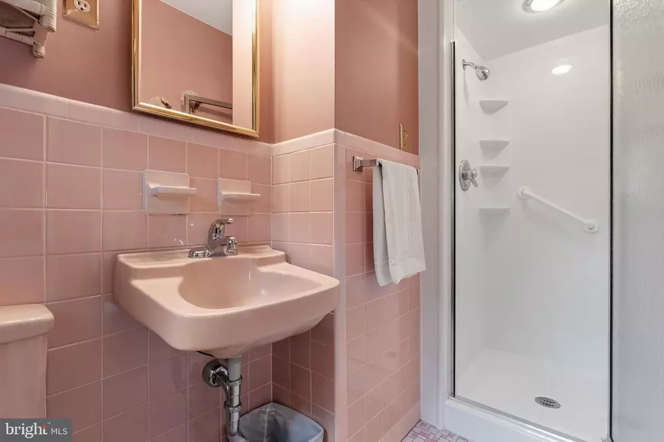 Bath - 6916 Collins Ave, Pennsauken, NJ 08109 photo 1 of 3
