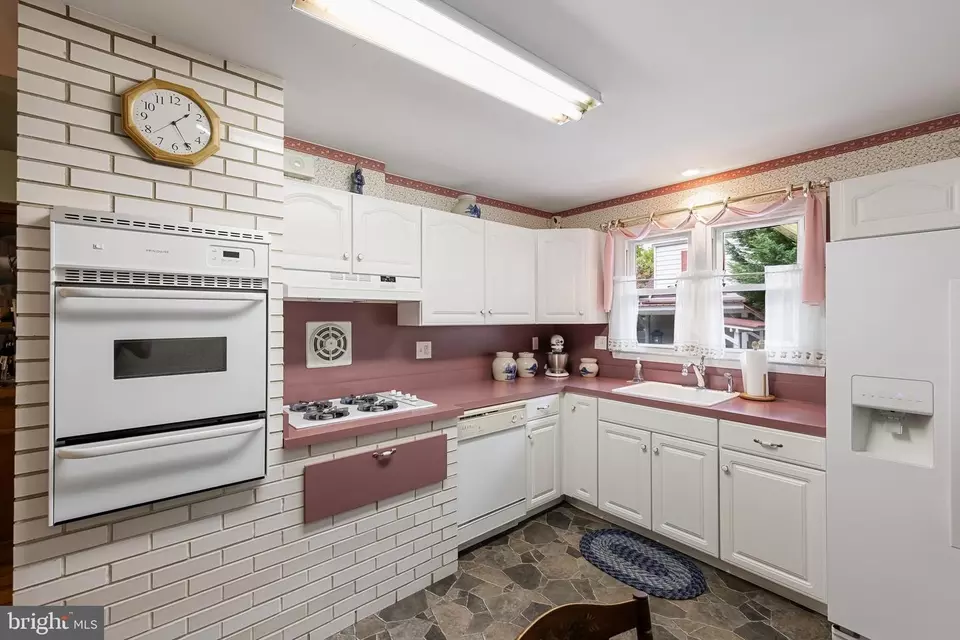 Kitchen - 6916 Collins Ave, Pennsauken, NJ 08109 photo 3 of 4