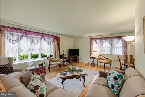 Living - 6916 Collins Ave, Pennsauken, NJ 08109 photo 1 of 3