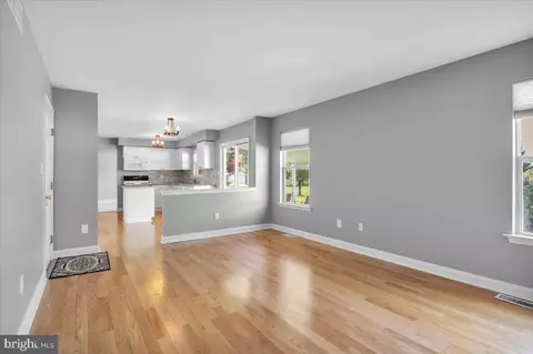 Living - 6 Redbud Dr, Sicklerville, NJ 08081 photo 3 of 4