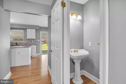 Entry Way - 6 Redbud Dr, Sicklerville, NJ 08081 photo 2 of 3