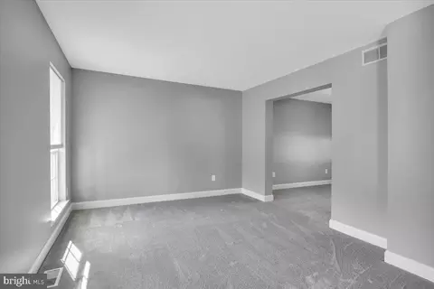 Living - 6 Redbud Dr, Sicklerville, NJ 08081 photo 2 of 4