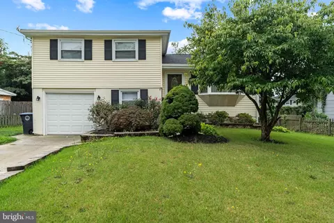 2042 S Winthrop Ave, Clementon, NJ 08021