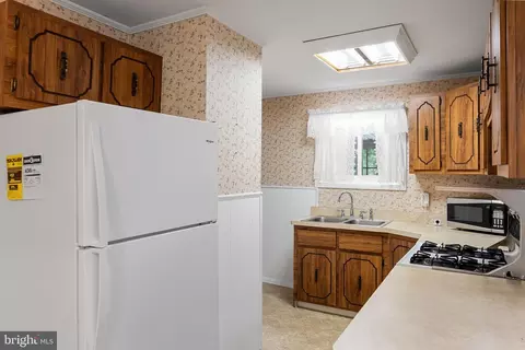 Kitchen - 26 State Ave, Lindenwold, NJ 08021 photo 3 of 4