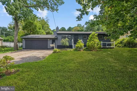 15 Woodland Ave, Clementon, NJ 08021