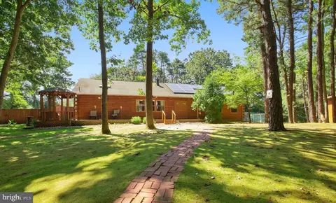 25 Edgewood Rd, Sicklerville, NJ 08081