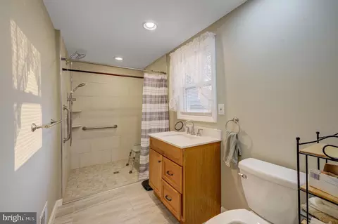 Bath - 64 Jackson Rd, Berlin, NJ 08009 photo 2 of 2