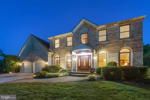 12 Horseshoe Dr, Voorhees, NJ 08043