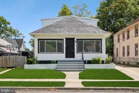 136 Cedar Ave, Oaklyn, NJ 08107
