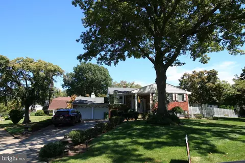 15 Hilltop Dr, Cherry Hill, NJ 08003