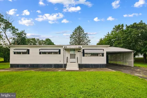 27 Elm Dr, Sicklerville, NJ 08081