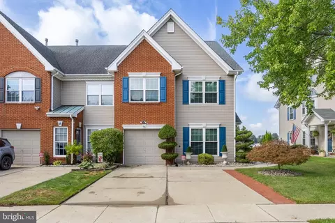 93 La Costa Dr, Blackwood, NJ 08012