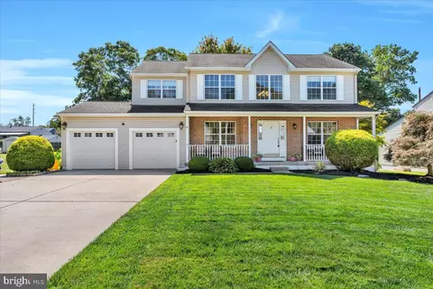 8 W Annapolis Dr, Sicklerville, NJ 08081