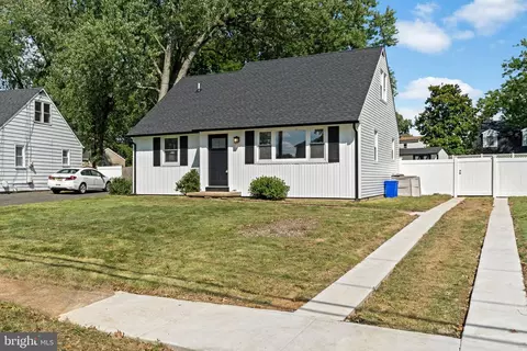 204 S Moore Ave, Barrington, NJ 08007