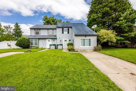 77 Hampton Gate Dr, Sicklerville, NJ 08081