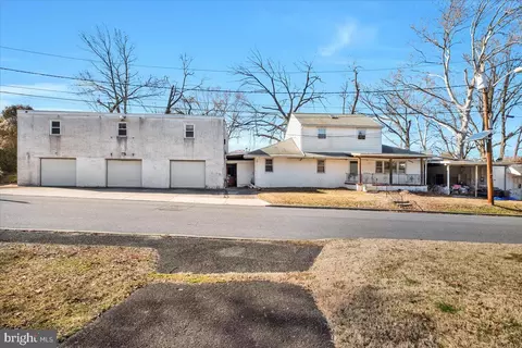652 Geneva Ave, Blackwood, NJ 08012