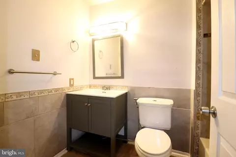 Bath - 821 Walnut Ave, Lindenwold, NJ 08021 photo 1 of 2
