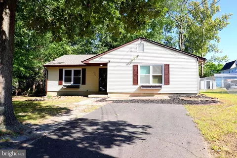 821 Walnut Ave, Lindenwold, NJ 08021