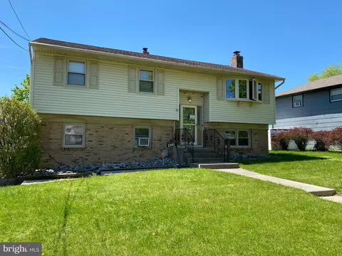 2301 Plantation Dr, Glendora, NJ 08029