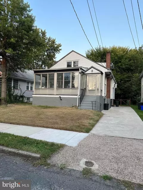 16 W Coulter Ave, Collingswood, NJ 08108