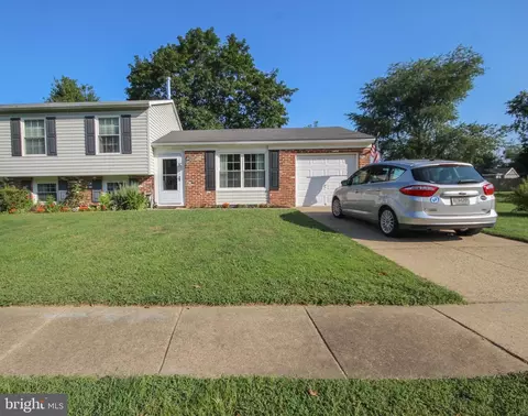 16 Jackson Ln, Sicklerville, NJ 08081