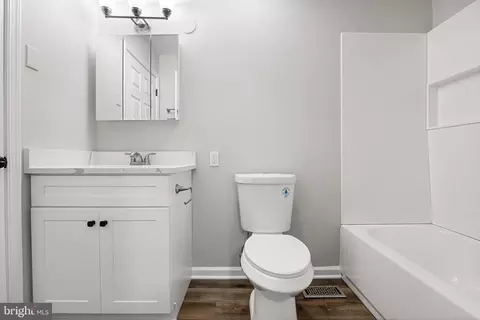 Bath - 5 Dover Ct, Clementon, NJ 08021 photo 2 of 2
