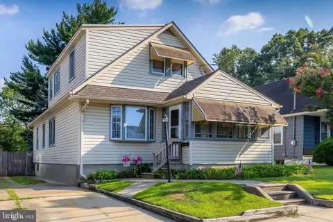 7 E Haines Ave, Barrington, NJ 08007