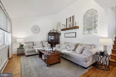 146 Cardinal Dr, Bellmawr, NJ 08031