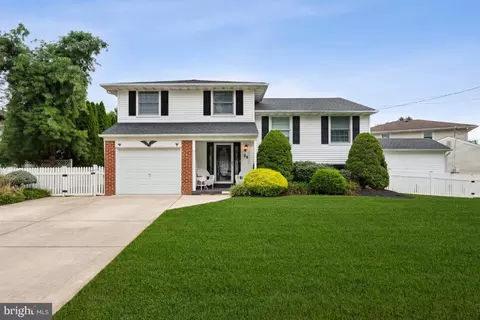 23 Sleepy Hollow Rd, Stratford, NJ 08084