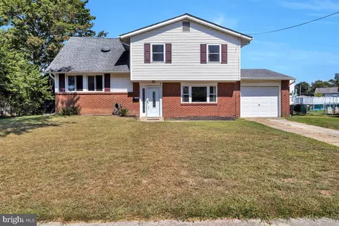 4 Chatham Rd, Gibbsboro, NJ 08026