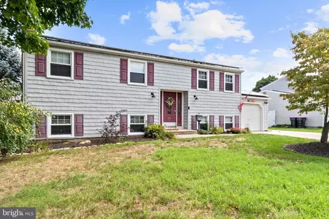 37 E Kennedy Dr, Clementon, NJ 08021