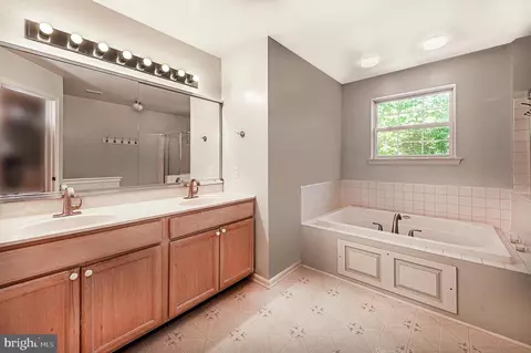 Entry Way - 53 E Fleming Pike, Hammonton, NJ 08037 photo 4 of 5