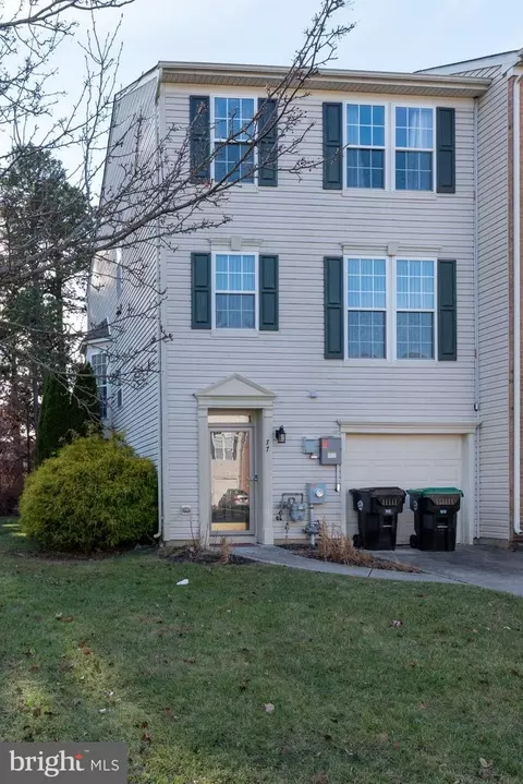 77 Colts Neck Dr, Sicklerville, NJ 08081