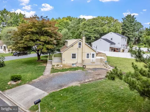 828 Beechwood Ave, Cherry Hill, NJ 08002