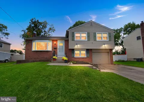 114 Mcintosh Rd, Cherry Hill, NJ 08003