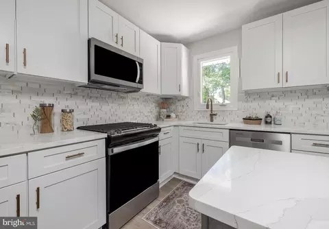Kitchen - 2407 S Cuthbert Dr, Lindenwold, NJ 08021 photo 2 of 5