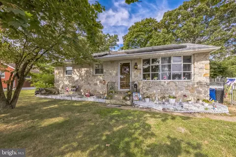 60 Kennedy Ct, Pine Hill, NJ 08021