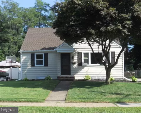491 Thomas Ave, Barrington, NJ 08007