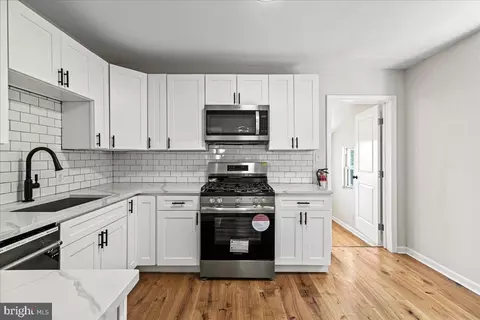 6880 Woodland Ave, Pennsauken, NJ 08110