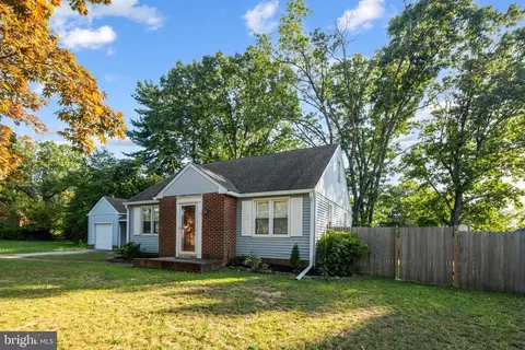 84 Oak Ave, Blackwood, NJ 08012