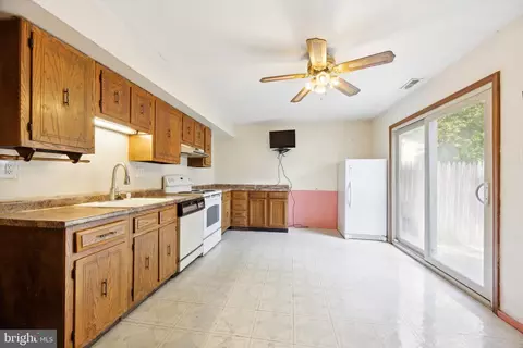 Kitchen - 831 Elm Ave, Lindenwold, NJ 08021 photo 2 of 2